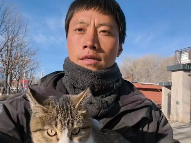 一只猫后涨粉40万还带火了新疆酸奶新利娱乐骑行博主赵朔火了途中捡到(图6)