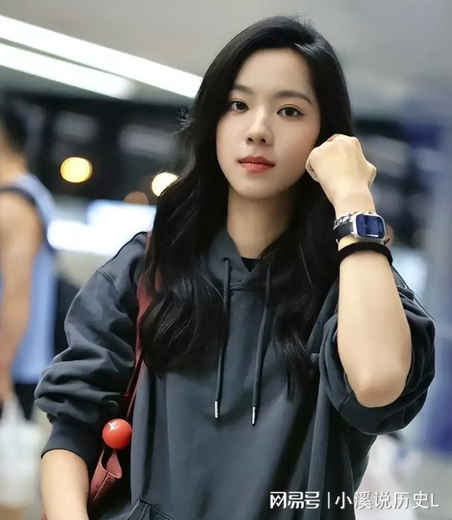 亲爹被爆是老赖1亿欠款还未还继黄杨钿甜后嘉行又塌一个！(图4)